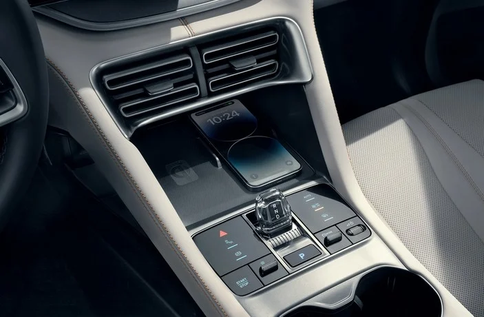 BYD SONG PLUS EV Беспроводная зарядка для смартфона